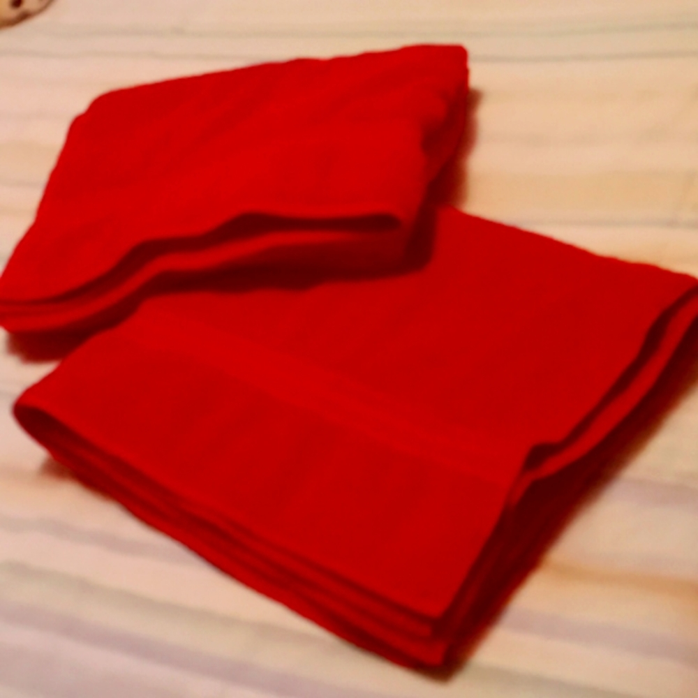 Bundle of 2, Extra Large, Deep Red, Like New, Bath Towels